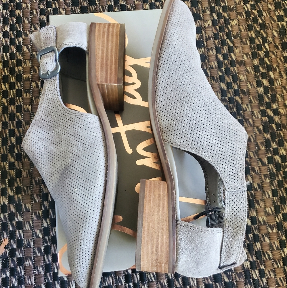 Shoes - Picture 2 of 6